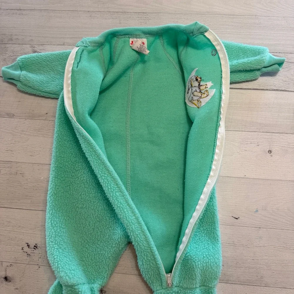 Vintage‎ Winnie the Pooh fleece baby footed sleeper 9 months